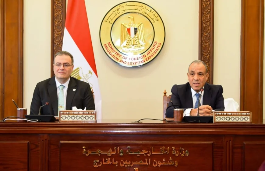 وزير الخارجية يتابع سير العمل بقطاع التعاون الدولي ويؤكد أهمية جذب الاستثمارات وتعزيز الشراكات الاقتصادية