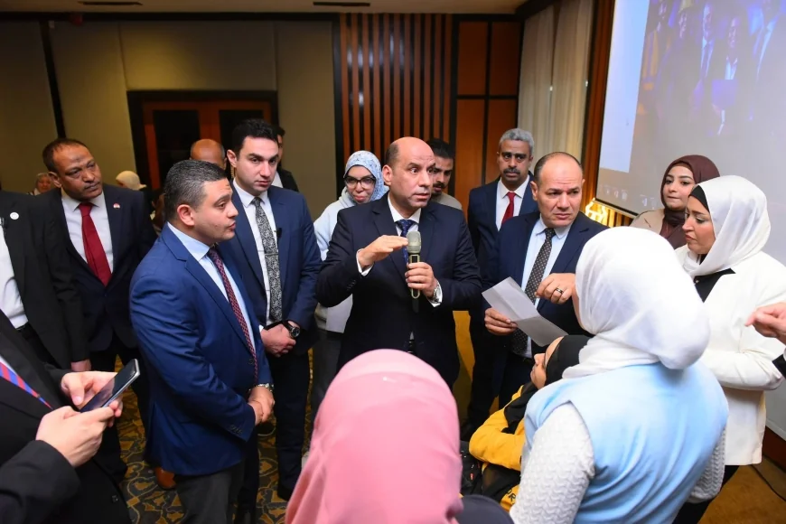 وزير العمل يؤكد الشراكة مع القطاع الخاص لتطبيق قانون العمل الجديد وتعزيز بيئة العمل اللائقة