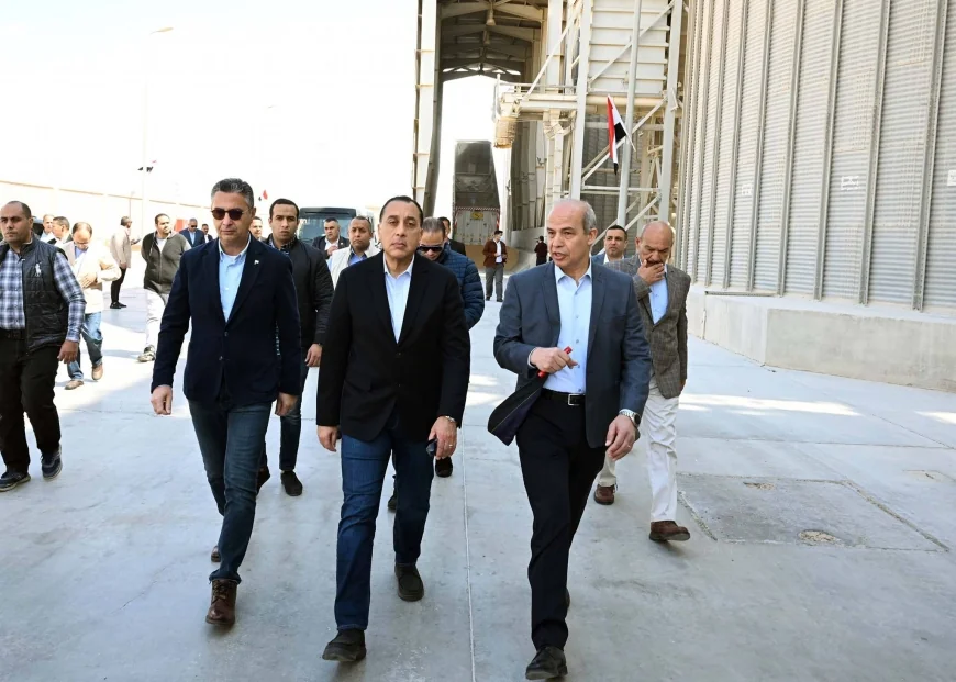 مدبولي يتفقد صومعة عتاقة بالسويس لتعزيز المخزون الاستراتيجي للأقماح والسلع الأساسية