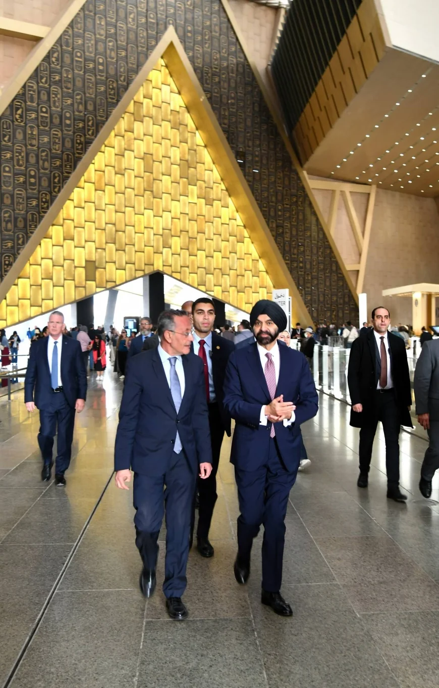 رئيس مجموعة البنك الدولي يزور المتحف المصري الكبير ويشيد بعظمة الحضارة المصرية