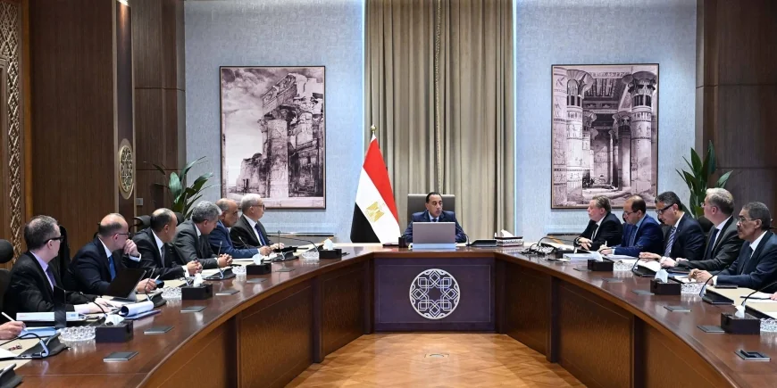 مصطفى مدبولي يتابع تداعيات التصعيد العسكري بالمنطقة وتأثيراته على سلاسل الإمداد العالمية بحضور محافظ البنك المركزي