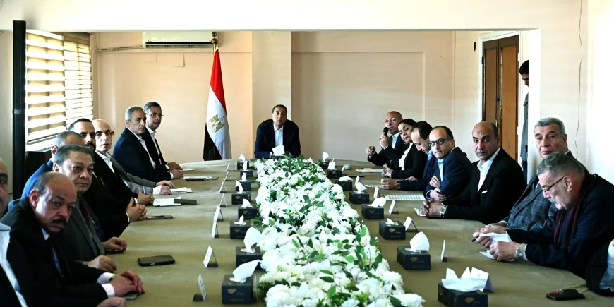 مدبولي يجتمع بمجلس إدارة سوق العبور لتجارة الجملة لضبط الأسواق وتعزيز توافر السلع