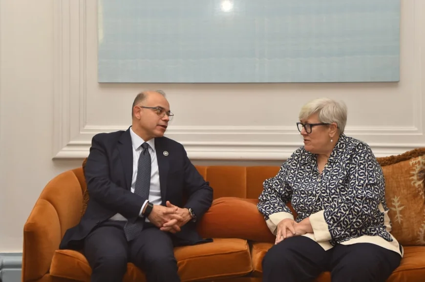 وزير الاستثمار يبحث مع مسؤولة بريطانية تعزيز الاستثمارات الخضراء وتفعيل سوق الكربون والطاقة المتجددة