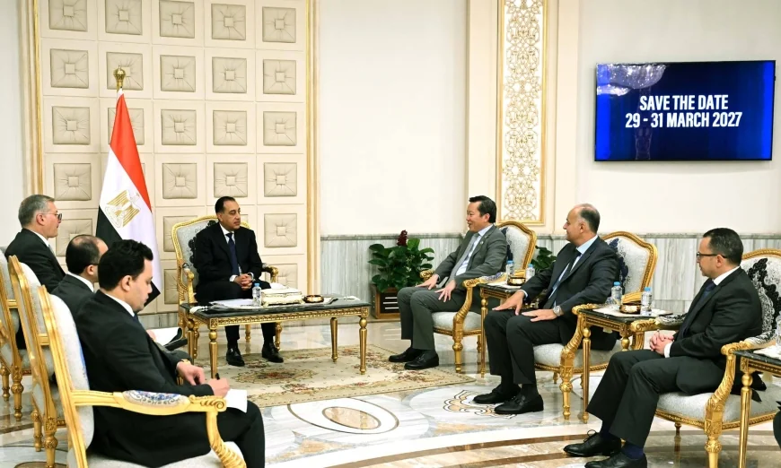 رئيس الوزراء يلتقي نائب الرئيس التنفيذي لشركة "بي بي" البريطانية لتعزيز استثمارات الغاز  بمصر