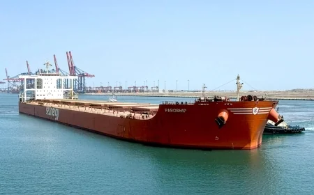 ميناء شرق بورسعيد يستقبل MV PAROSHIP أكبر سفينة صب جاف في تاريخ الموانئ المصرية