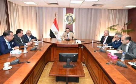 وزارة الصناعة تبحث تعزيز الصناعات التعدينية وتعميق التصنيع المحلي لجذب الاستثمارات