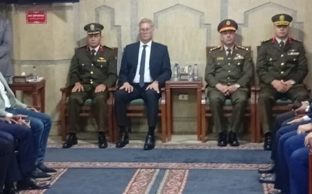 وزير البترول وقيادات القطاع يؤدون واجب العزاء في وفاة الشهيد المهندس حسام صادق بمسجد آل رشدان