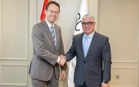 رئيس اقتصادية قناة السويس يلتقي سفير إسبانيا لتعزيز التعاون الاستثماري