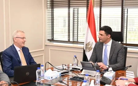 وزير الصناعة يبحث مع “جي بي أوتو” خطط التوسع وتعزيز التصنيع المحلي ضمن البرنامج الوطني لصناعة السيارات