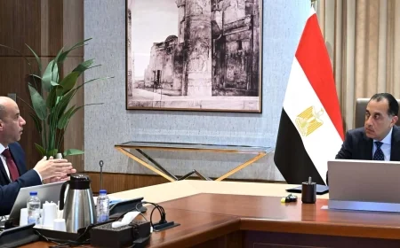 رئيس الوزراء يبحث مع وزير العمل خطط تطوير سوق العمل وتعزيز فرص التشغيل حتى 2030