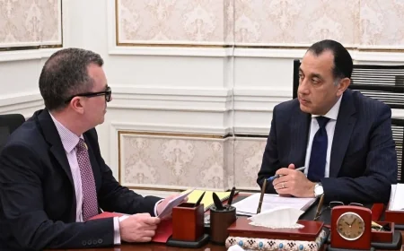 رئيس الوزراء يناقش مع وزير التخطيط تداعيات التوترات الجيوسياسية وتباطؤ النمو العالمي في 2026