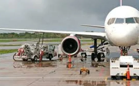 أوروبا تحذر من أزمة وقود طائرات محتملة بسبب توترات الشرق الأوسط وإغلاق مضيق هرمز