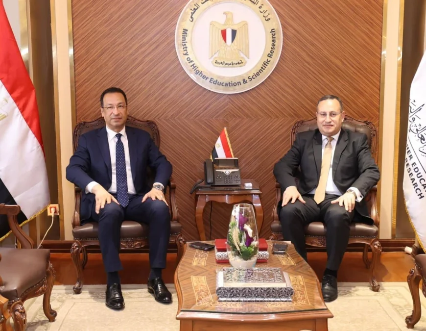 التعليم العالي والاتصالات يطلقان مرحلة جديدة للتحول الرقمي والذكاء الاصطناعي بالجامعات المصرية