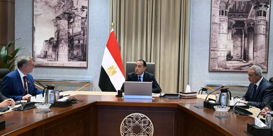 مدبولي يبحث مع وزير البترول تأمين المخزون الاستراتيجي وخطة حفر أكثر من 100 بئر استكشافية خلال 2026