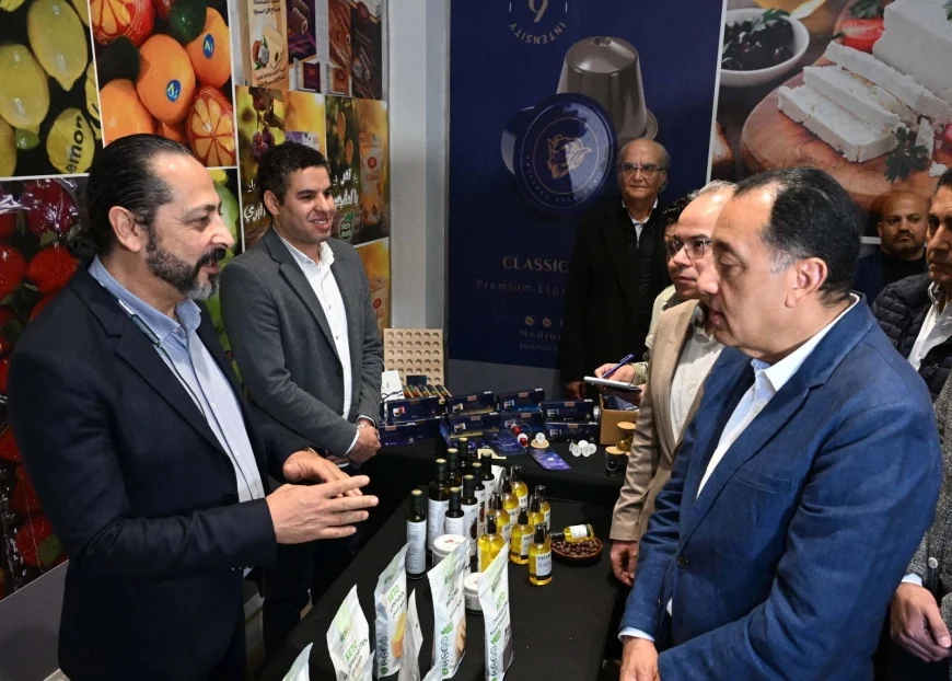 رئيس الوزراء يتفقد معرض المنتجات الصناعية بالمنطقة الاستثمارية ببنها