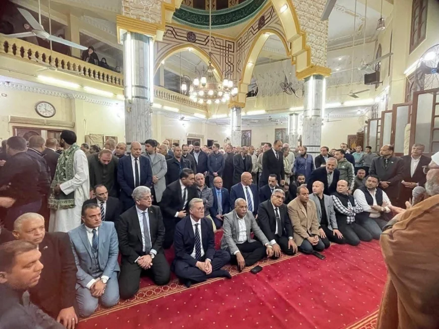 وزير البترول يشارك في تشييع المهندس حسام صادق بشركة بتروجت تقديرًا لمسيرته المهنية