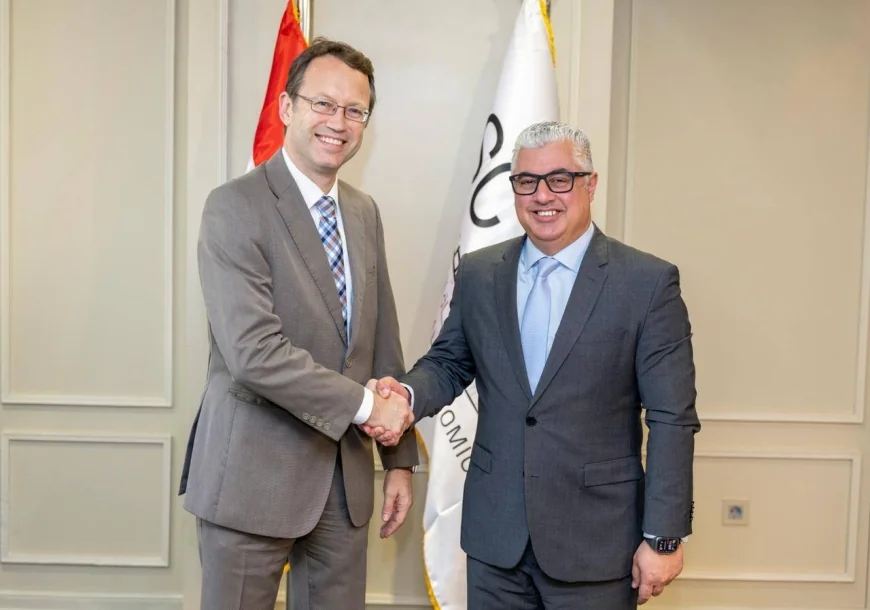 رئيس اقتصادية قناة السويس يلتقي سفير إسبانيا لتعزيز التعاون الاستثماري