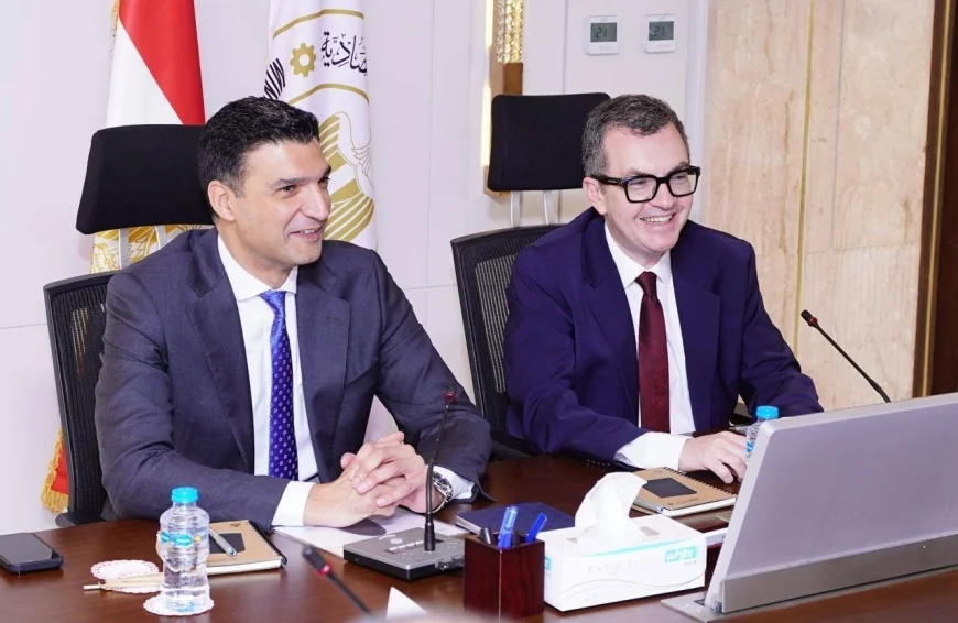 التخطيط والصناعة تبحثان تسريع ترفيق المناطق الصناعية وتعزيز الاستثمارات