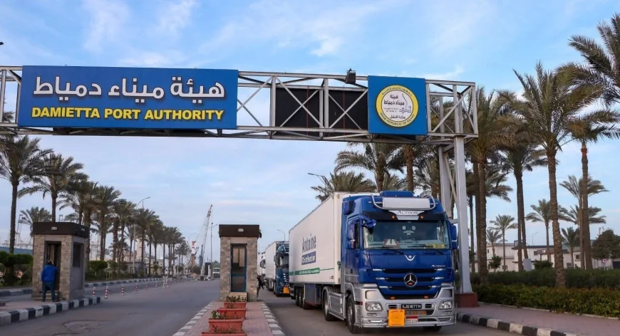 تواصل تدفق شحنات الترانزيت عبر خط الرورو بميناء دمياط إلى دول الخليج عبر مسار لوجستي جديد مع أوروبا