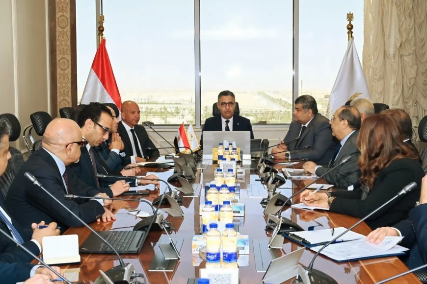 وزير التموين شريف فاروق يترأس أول اجتماع للجنة العليا لمتابعة تنفيذ مشروع كاري أون وتطوير التجارة الداخلية