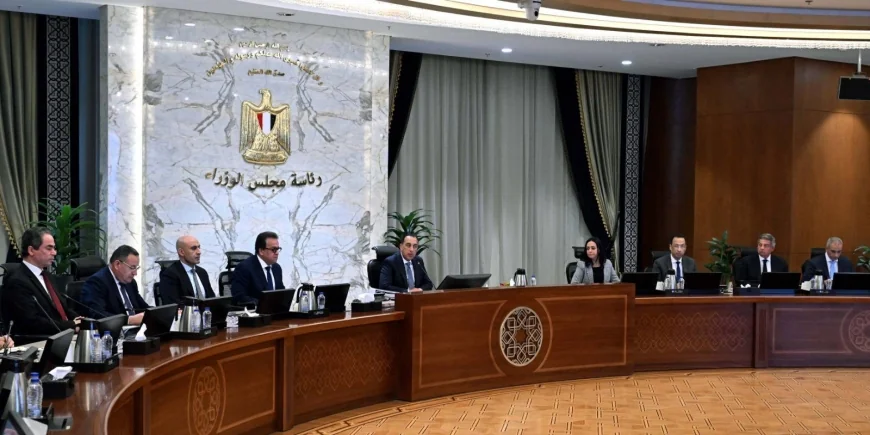 الحكومة تتحرك لحماية النشء رقمياً.. مدبولي يتابع تشريعات مواجهة مخاطر الألعاب الإلكترونية والمنصات الرقمية