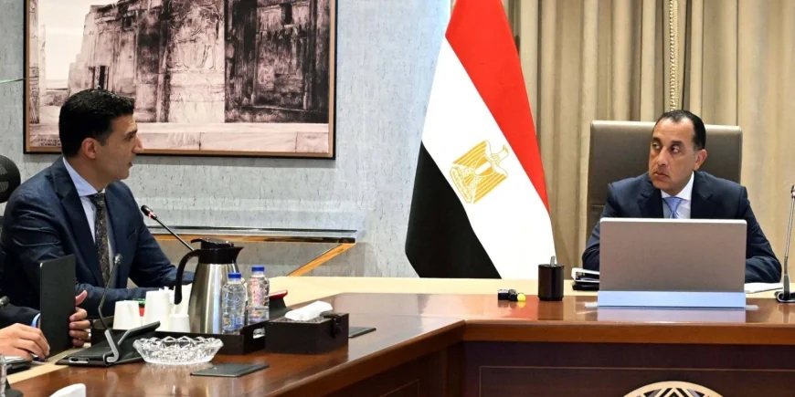 رئيس الوزراء يتابع البرنامج الوطني لتنمية صناعة السيارات لتعزيز توطين الصناعة وجذب الاستثمارات العالمية