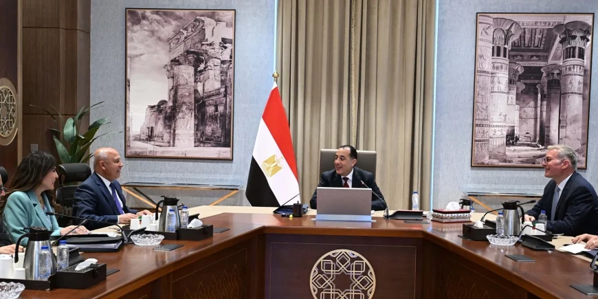 رئيس الوزراء يتابع خطة ترشيد استهلاك المواد البترولية في المشروعات الحكومية