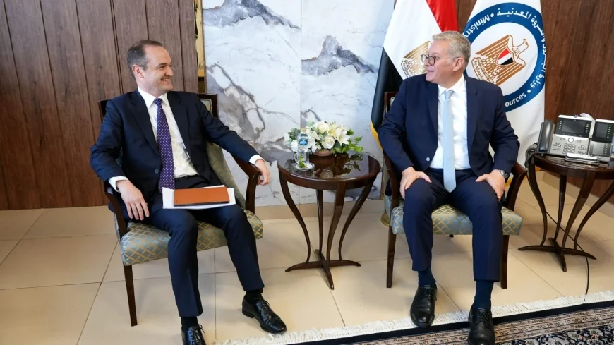 وزير البترول يبحث مع أباتشي تعزيز التعاون بالصحراء الغربية وطرح نماذج تعاقدية جديدة لخفض التكاليف وزيادة الإنتاج