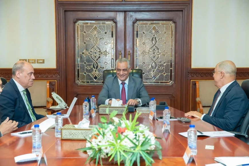 وزير الدولة للإنتاج الحربي يبحث مع رئيس اتحاد الصناعات تعزيز التصنيع المحلي وتوطين التكنولوجيا