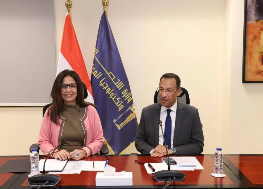 "الاتصالات والثقافة تطلقان مشروعات للتحول الرقمي والذكاء الاصطناعي"