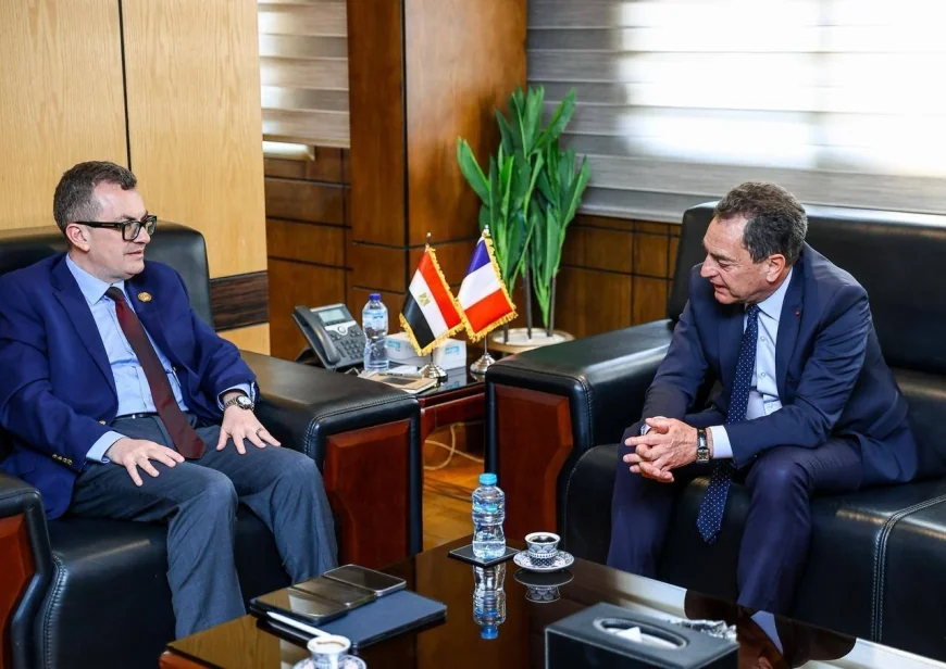 مصر وفرنسا تبحثان تداعيات الأزمة الجيوسياسية وتعزيز التعاون الاقتصادي ودعم الاستقرار المالي