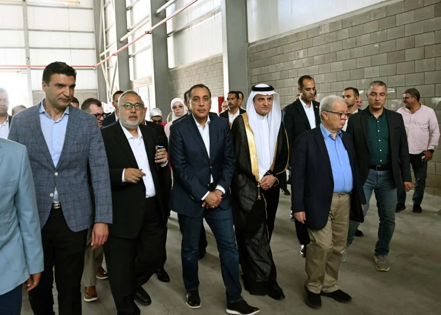 رئيس الوزراء يفتتح مصنع "بوريكس للزجاج" باستثمارات 8 ملايين دولار لدعم التصنيع المحلي وزيادة الصادرات