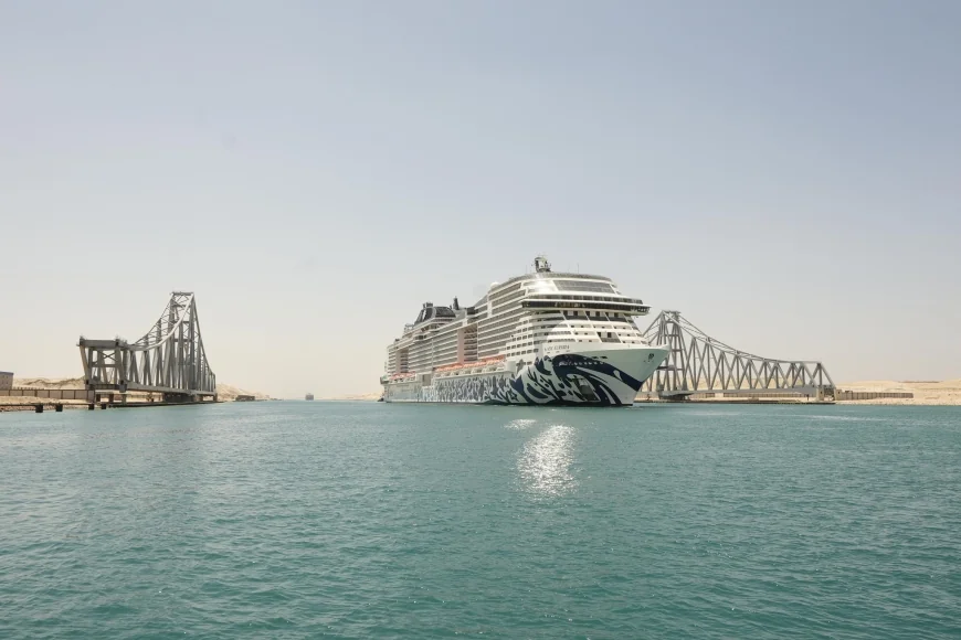 سفينة سياحية عملاقة تختار العبور من قناة السويس.. و«ربيع»: التطوير يعزز الأمان ويزيد الجاذبية