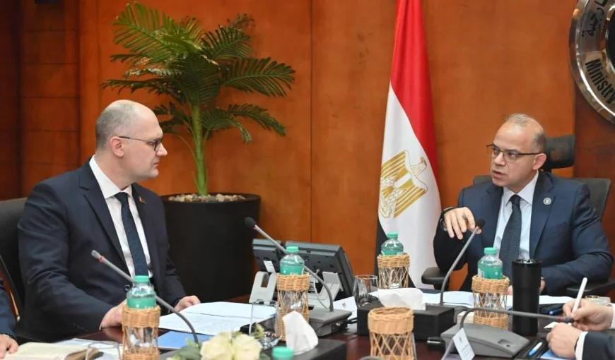 وزير الاستثمار يبحث مع سفير بيلاروسيا تعميق التصنيع المحلي وتوسيع الشراكات الصناعية والتبادل التجاري