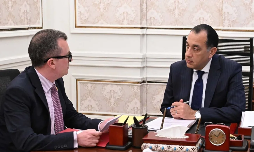 رئيس الوزراء يناقش مع وزير التخطيط تداعيات التوترات الجيوسياسية وتباطؤ النمو العالمي في 2026