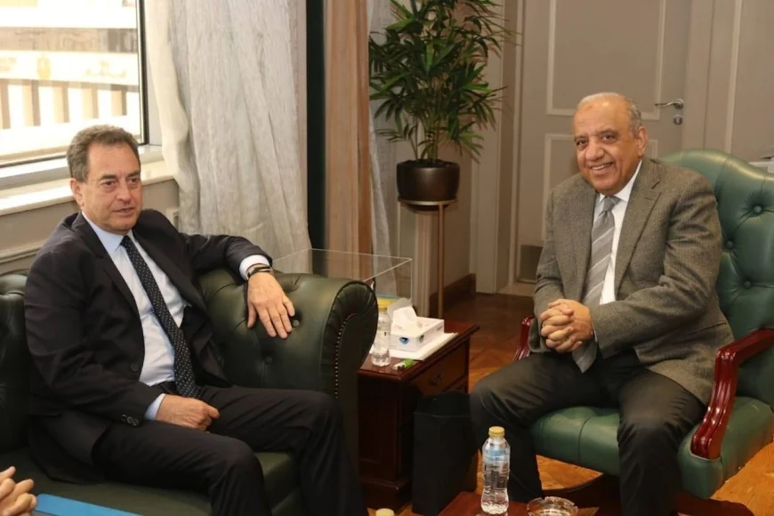 وزير الكهرباء يبحث مع سفير فرنسا تعزيز التعاون في الطاقة المتجددة وتحديث الشبكة القومية