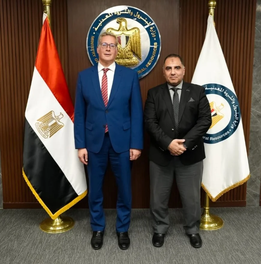 البتروكيماويات المصرية تتوج بطلاً لدوري البترول لكرة القدم الصالات (رواد 45) بعد الفوز على أموك 2-0