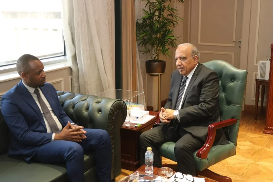 وزير الكهرباء يبحث مع وزير البنية التحتية الرواندي تعزيز التعاون في الطاقة المتجددة.. ومصر تستهدف رفع مساهمة الكهرباء النظيفة إلى 45% بحلول 2028