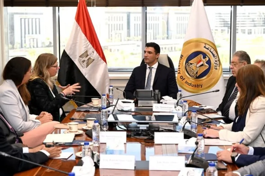 وزير الصناعة يبحث مع فولكس فاجن توطين صناعة السيارات في مصر ضمن البرنامج الوطني لتنمية الصناعة