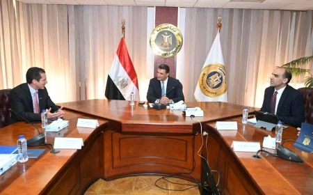 وزير الصناعة يبحث مع “سيمكس العالمية” تعزيز الاستدامة وزيادة الإنتاج والتوافق مع خطط التنمية الصناعية