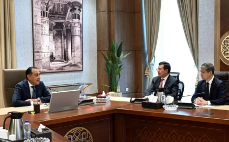رئيس الوزراء يستقبل رئيس وكالة أنباء شينخوا الصينية لتعزيز التعاون الإعلامي والاقتصادي