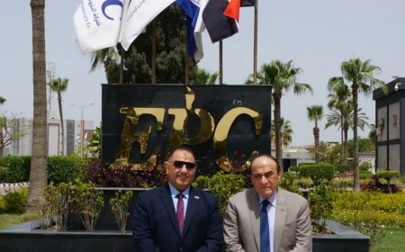 اللواء سمير فرج يشيد بإمكانات شركة البتروكيماويات المصرية خلال جولة تفقدية بالوحدات الإنتاجية