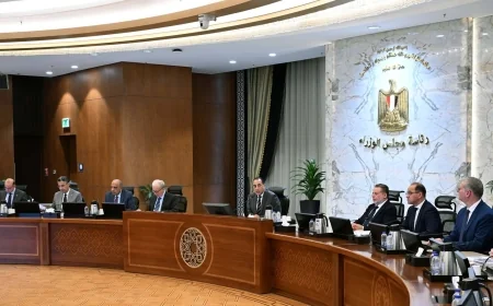 رئيس الوزراء يترأس اجتماع اللجنة المركزية لإدارة الأزمات ويؤكد جاهزية الاحتياطي الاستراتيجي من السلع
