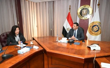 وزارة الصناعة تتعاون مع برنامج الأمم المتحدة الإنمائي لدعم التحول الأخضر وتنفيذ محطات طاقة شمسية بقدرة 1000 ميجاوات