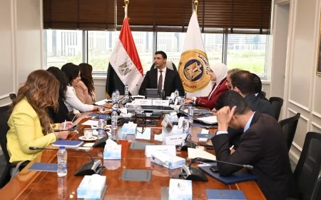 وزير الصناعة يبحث مع مؤسسة ساويرس تطوير منظومة التعليم الفني والتدريب المهني