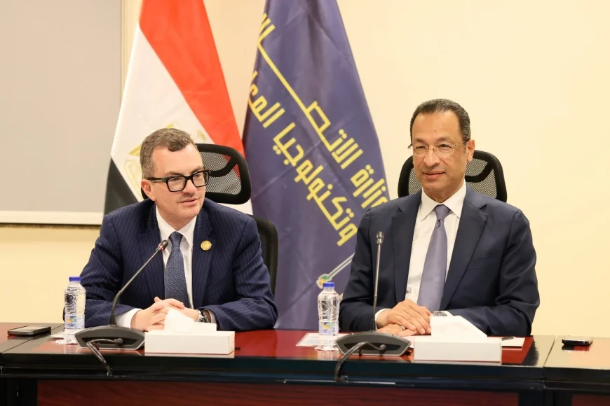 وزارات الاتصالات والتخطيط والمالية تبحث تعزيز التعاون في التحول الرقمي وترتيب اتفاقيات مع شركات عالمية كبرى