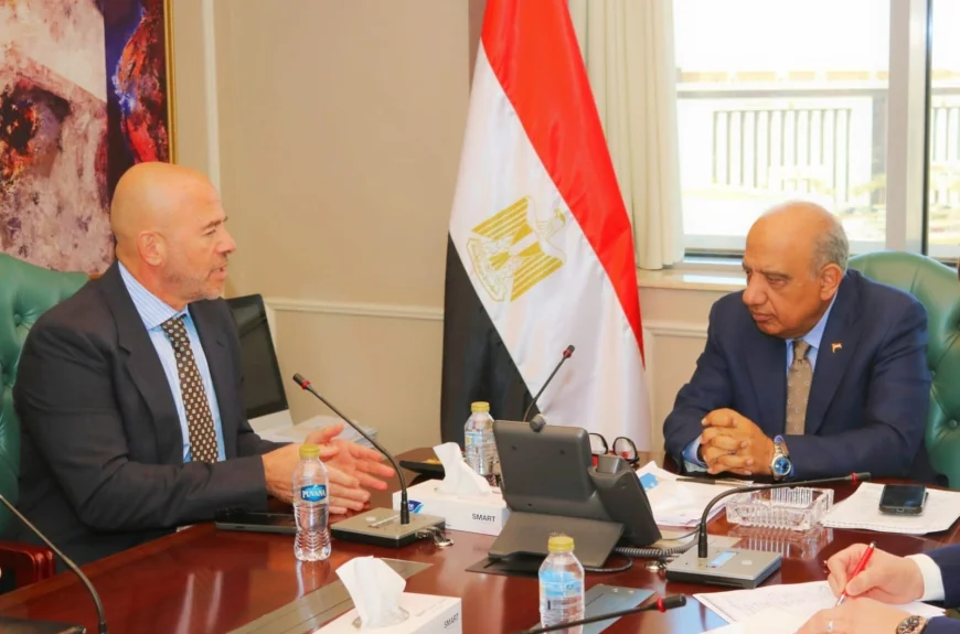 وزير الكهرباء يبحث مع إنكوم توفير الطاقة لإقامة مشروع مركز عالمي للبيانات