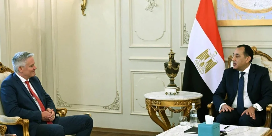 رئيس الوزراء يبحث مع سكرتير عام منظمة التعاون الاقتصادي والتنمية تعزيز الشراكة واستمرار التعاون المشترك