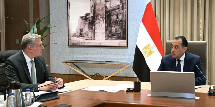 مدبولي يتابع مع وزير البترول خطة تأمين الوقود للكهرباء صيفًا وخفض مستحقات الشركاء إلى 714 مليون دولار