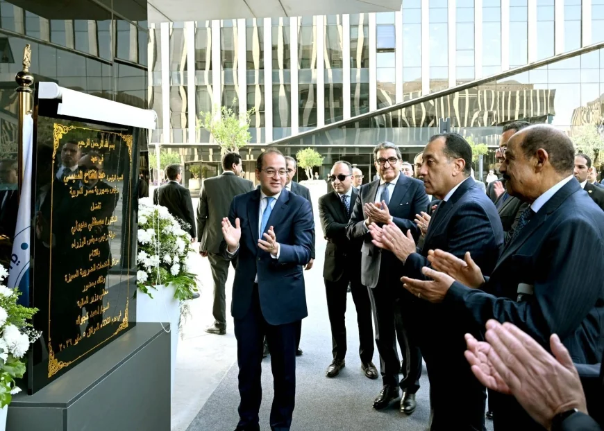 مصطفى مدبولي يفتتح أول مركز للخدمات الضريبية المميزة بالقاهرة الجديدة لتعزيز بيئة الاستثمار